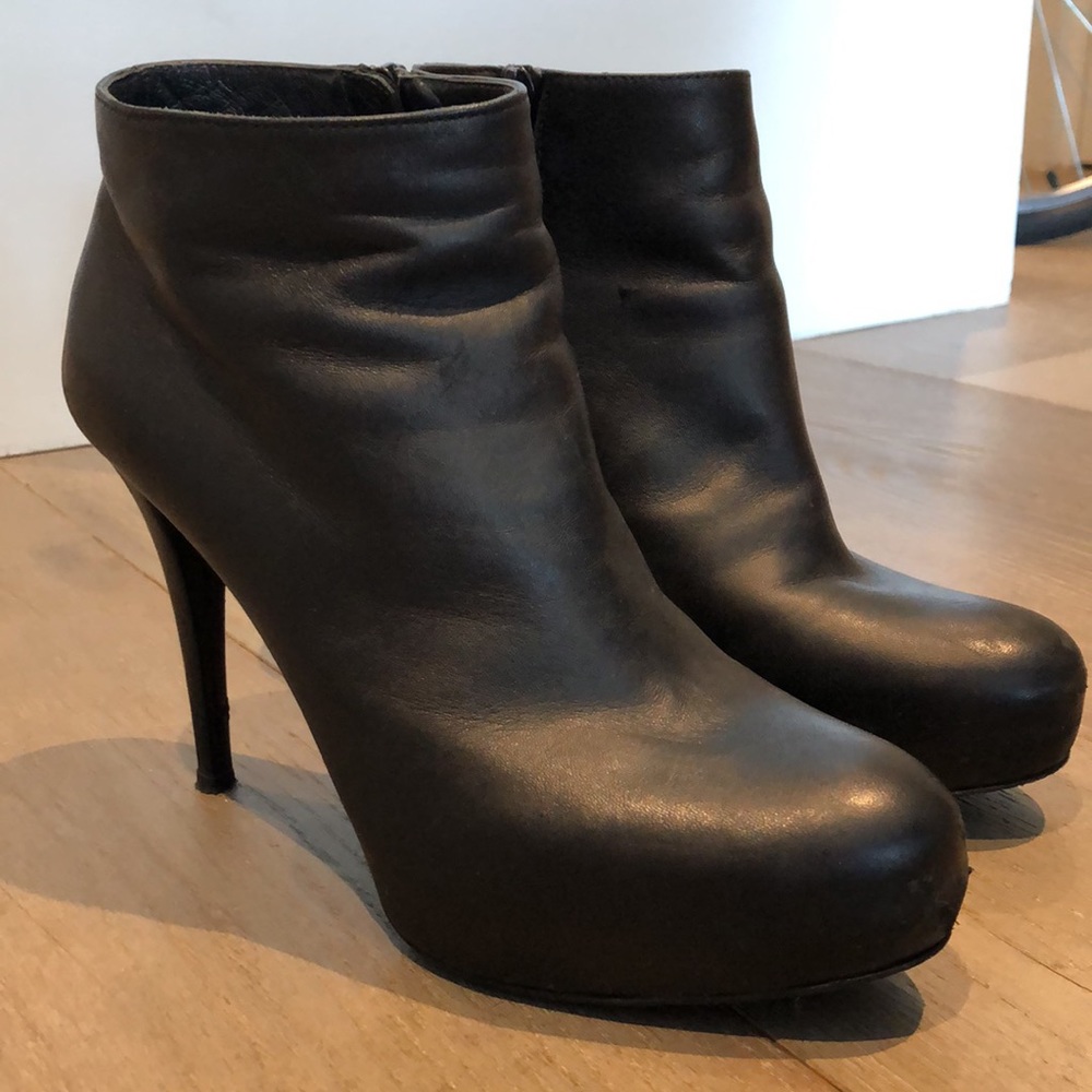 Stuart Weitzman x SCOOP Black Leather Booties 9
